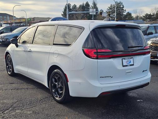2023 Chrysler Pacifica Hybrid Limited