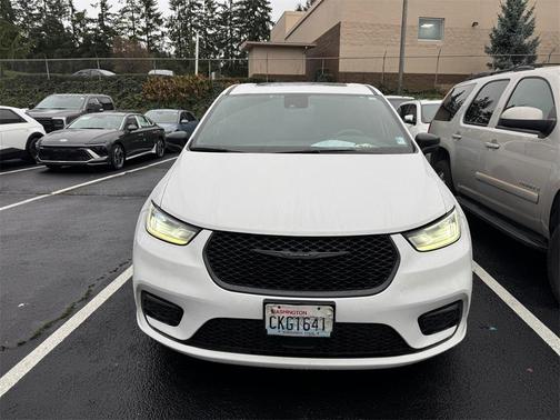 2023 Chrysler Pacifica Hybrid Limited