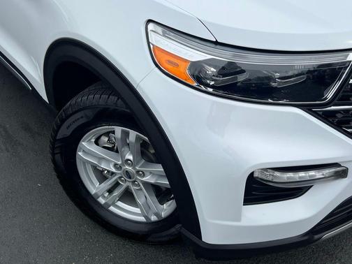 Oxford White 2020 Ford Explorer XLT