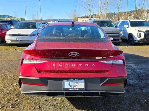 2025 Hyundai ELANTRA SE
