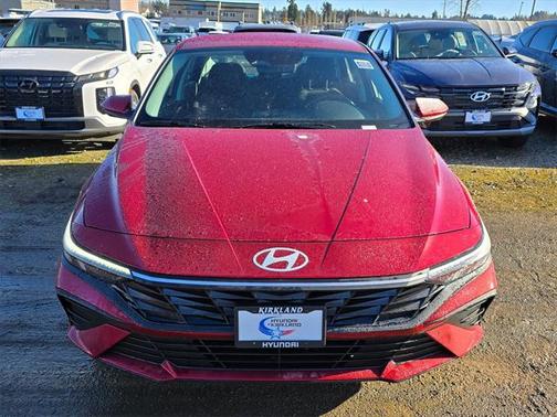 2025 Hyundai ELANTRA SE
