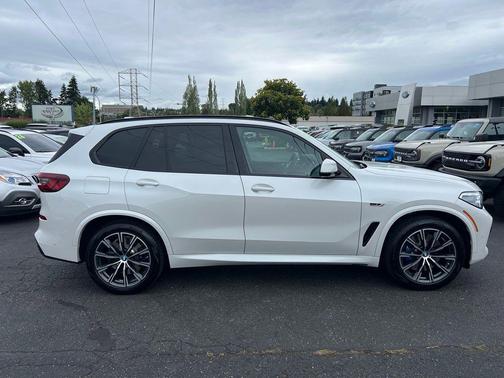 Mineral White Metallic 2023 BMW X5 PHEV xDrive45e