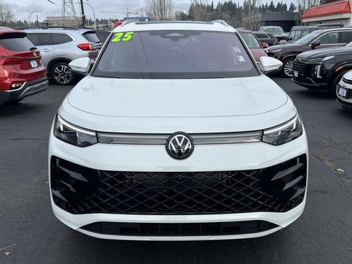 2025 Volkswagen Tiguan 2.0T SEL R-Line 4MOTION