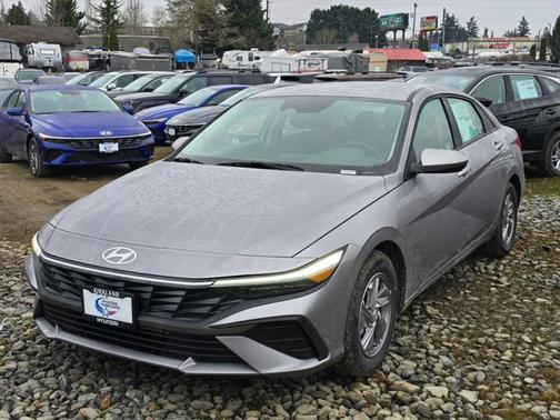 2025 Hyundai ELANTRA SE