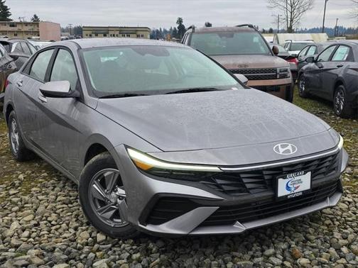 2025 Hyundai ELANTRA SE