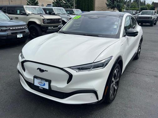 Star White Metallic Tri-Coat 2023 Ford Mustang Mach-E Premium