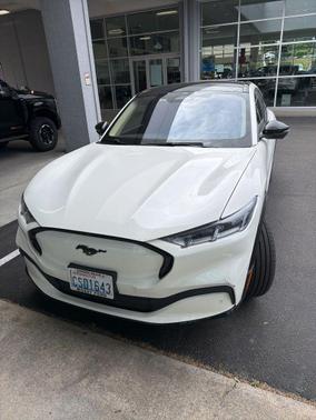 Star White Metallic Tri-Coat 2023 Ford Mustang Mach-E Premium