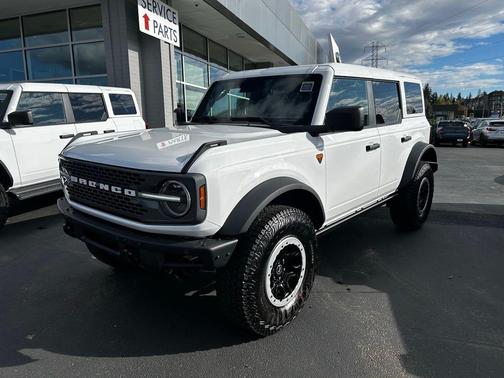 Oxford White 2026 Ford Bronco Badlands