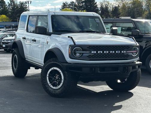 Oxford White 2026 Ford Bronco Badlands