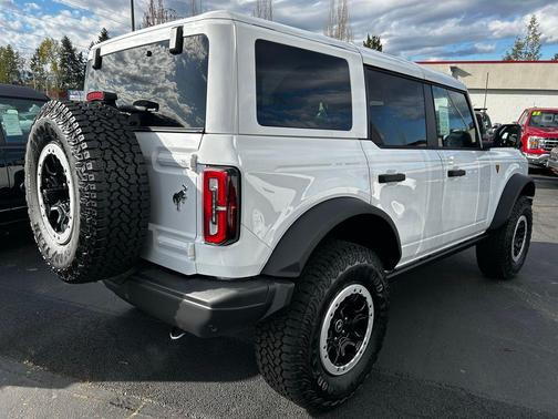 Oxford White 2026 Ford Bronco Badlands