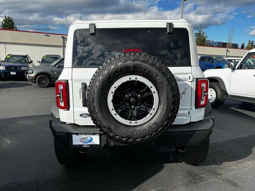Oxford White 2026 Ford Bronco Badlands