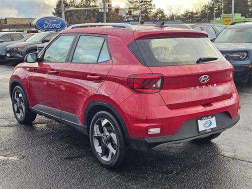 2022 Hyundai VENUE SEL