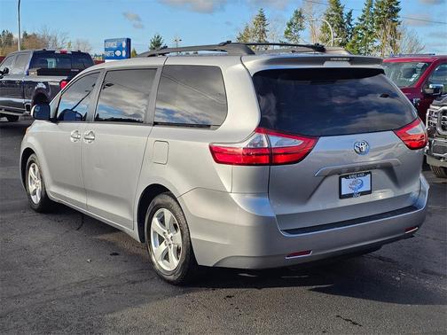 2017 Toyota Sienna LE