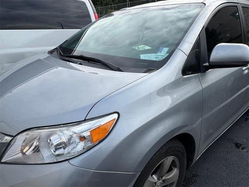 2017 Toyota Sienna LE