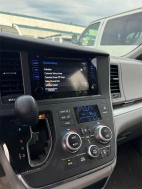 2017 Toyota Sienna LE