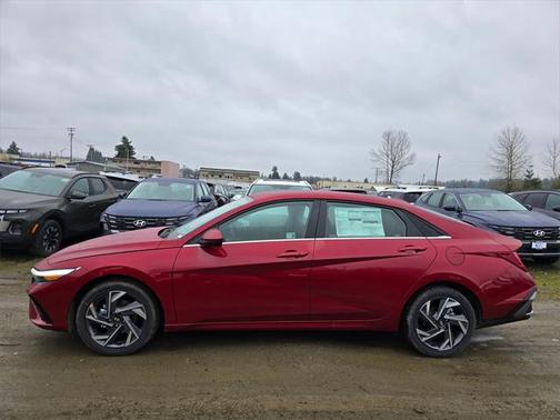 2025 Hyundai ELANTRA SEL