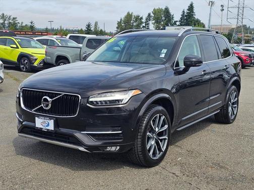 2016 Volvo XC90 T6 Momentum