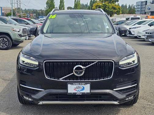 2016 Volvo XC90 T6 Momentum