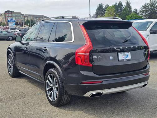 2016 Volvo XC90 T6 Momentum