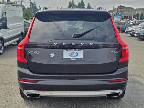 2016 Volvo XC90 T6 Momentum