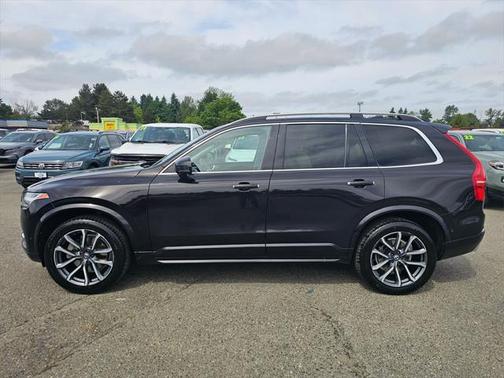 2016 Volvo XC90 T6 Momentum