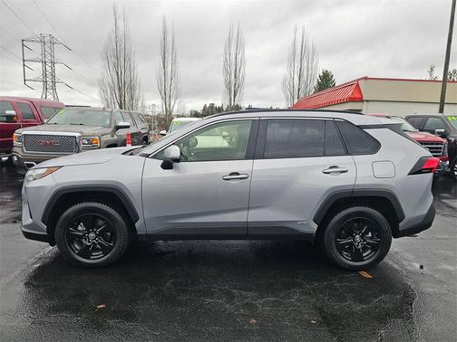 2022 Toyota RAV4 Hybrid XLE