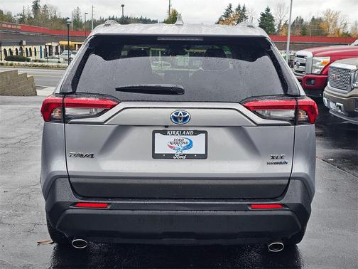 2022 Toyota RAV4 Hybrid XLE