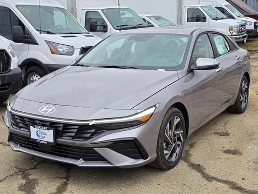 2025 Hyundai ELANTRA Limited
