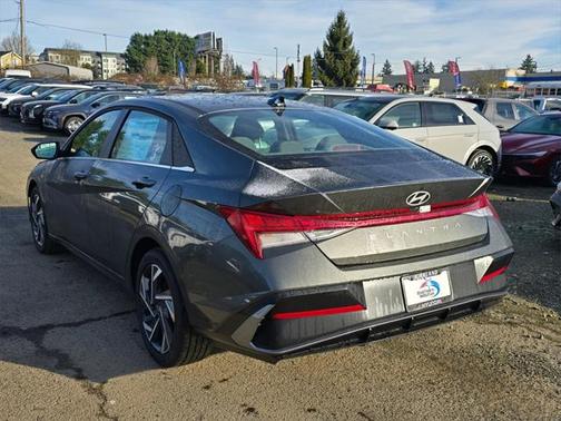 2025 Hyundai ELANTRA SEL
