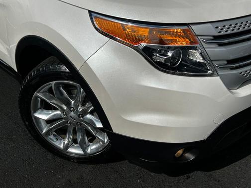 White Platinum Metallic Tri-Coat 2014 Ford Explorer XLT