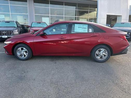2025 Hyundai ELANTRA SE