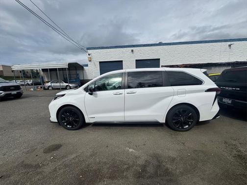 2021 Toyota Sienna XSE 7 Passenger