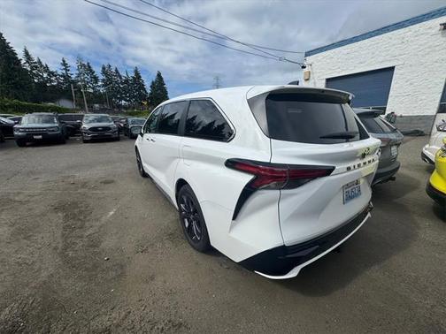 2021 Toyota Sienna XSE 7 Passenger