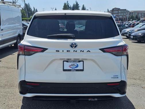 2021 Toyota Sienna XSE 7 Passenger