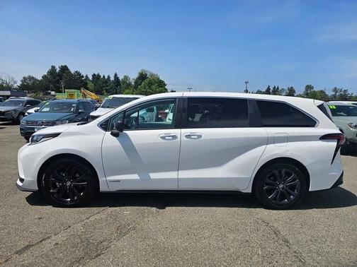 2021 Toyota Sienna XSE 7 Passenger