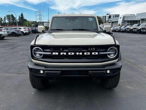 Desert Sand 2026 Ford Bronco Outer Banks