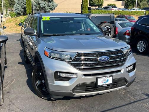 Iconic Silver Metallic 2023 Ford Explorer XLT