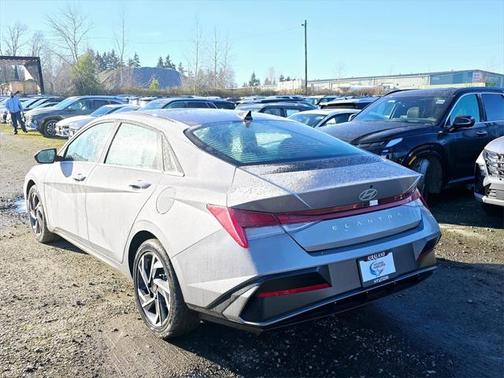 2025 Hyundai ELANTRA SEL