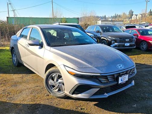2025 Hyundai ELANTRA SE