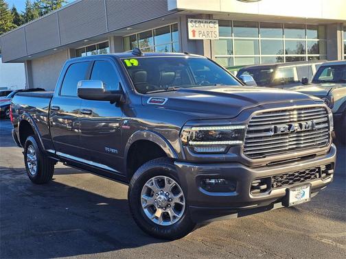 2019 RAM 2500 Laramie Crew Cab 4x4 6'4' Box