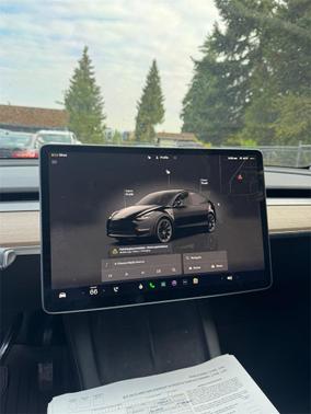 2022 Tesla Model Y Long Range Dual Motor All-Wheel Drive