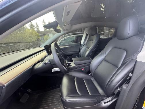 2022 Tesla Model Y Long Range Dual Motor All-Wheel Drive