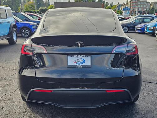 2022 Tesla Model Y Long Range Dual Motor All-Wheel Drive