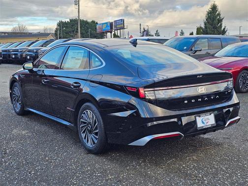 2025 Hyundai SONATA Hybrid Limited