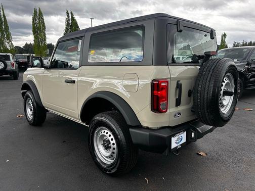 Desert Sand 2026 Ford Bronco Base