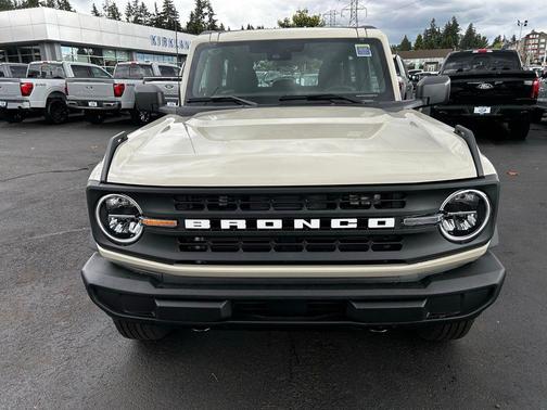 Desert Sand 2026 Ford Bronco Base