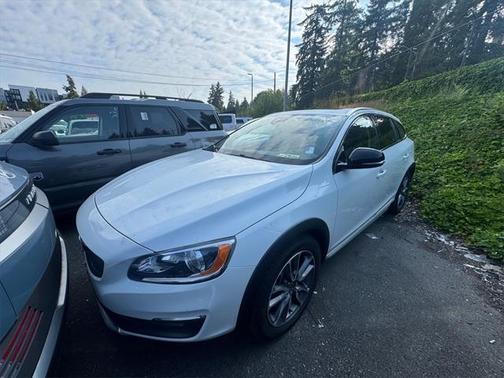 2016 Volvo V60 Cross Country T5