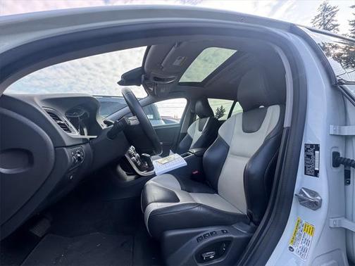 2016 Volvo V60 Cross Country T5