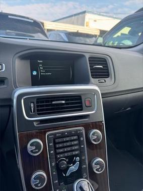 2016 Volvo V60 Cross Country T5