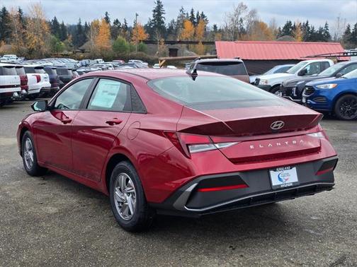 2025 Hyundai ELANTRA SE